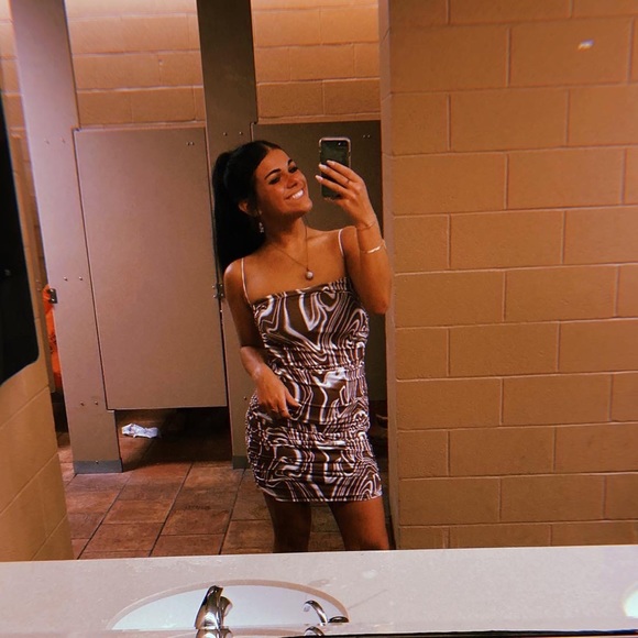 Meet your Posher, Natalie - Picture 3 of 4